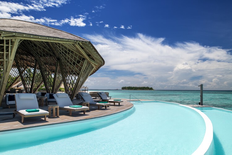 Diseño y la Naturaleza Se Encuentran Diseño y la Naturaleza Se Encuentran Atelier playa restaurante, imagen que enseña el lugar donde fue emplazado la obra 