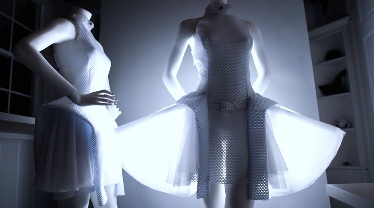 Moda Interactiva: Proximity Dress de Anouk Wipprecht, con sensores de proximidad.