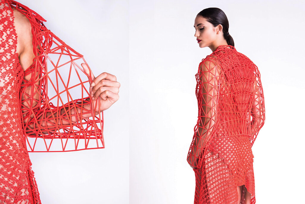 Vestido rojo impreso en 3D de Danit Peleg, mostrando la combinación de arte y tecnología en la moda impresa en 3D.