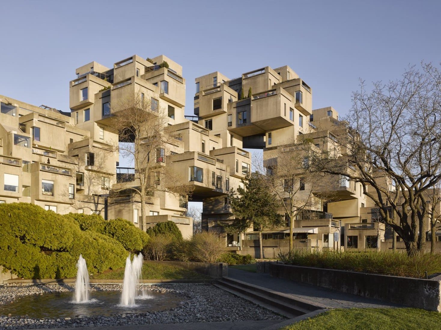 Vista panorámica de Moshe Safdie y Habitat 67 en Montreal, un conjunto residencial modular construido para la Expo 67